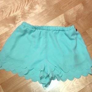 Kendall & Kylie Flowy Scalloped Shorts